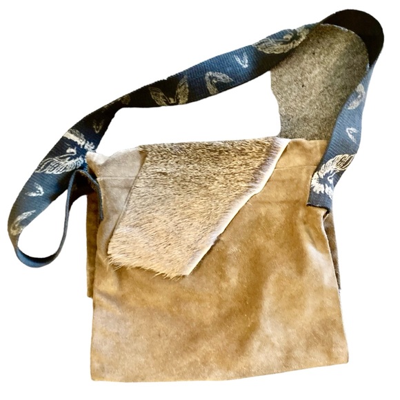 🔥HANDMADE SUEDE W/ FUR SHOULDER BAG - Picture 3 of 5